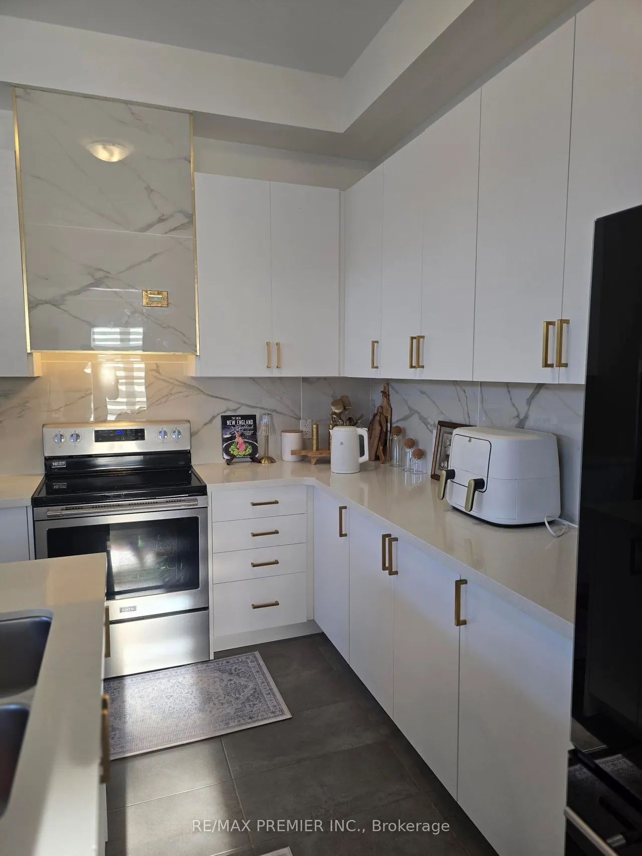 106 Ed Ewert Avenue — photo 2