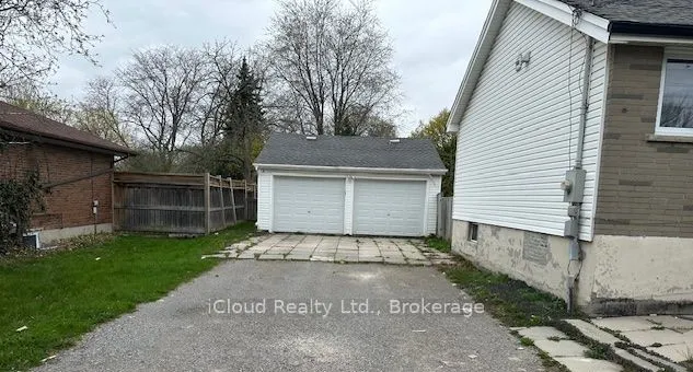 72 Thickson Road N — photo 3