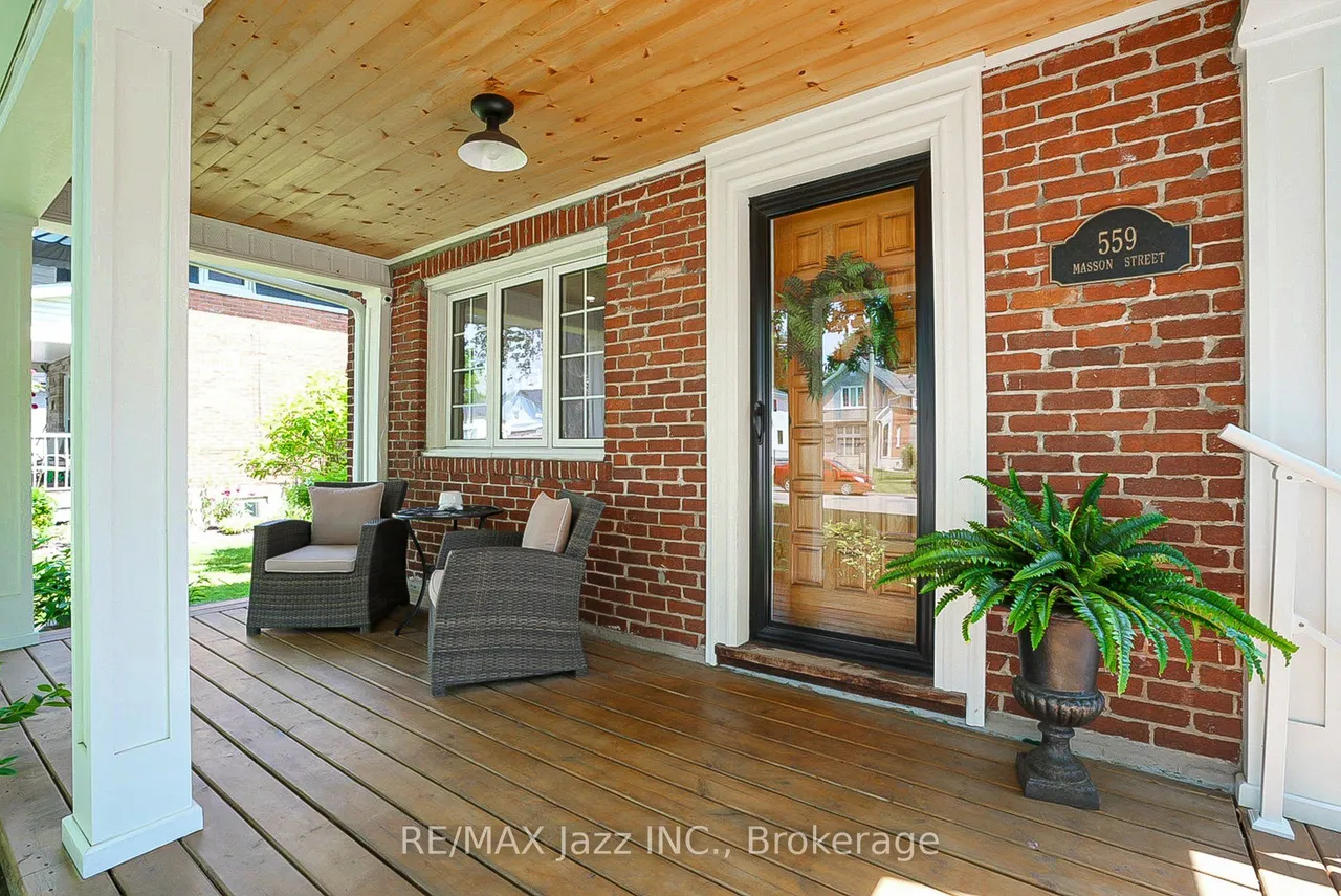 559 Masson Street — photo 3
