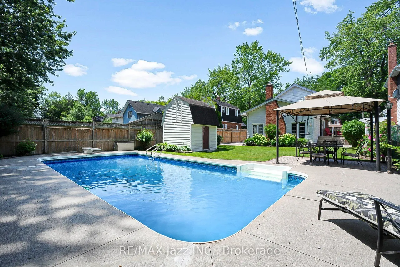 559 Masson Street — photo 22