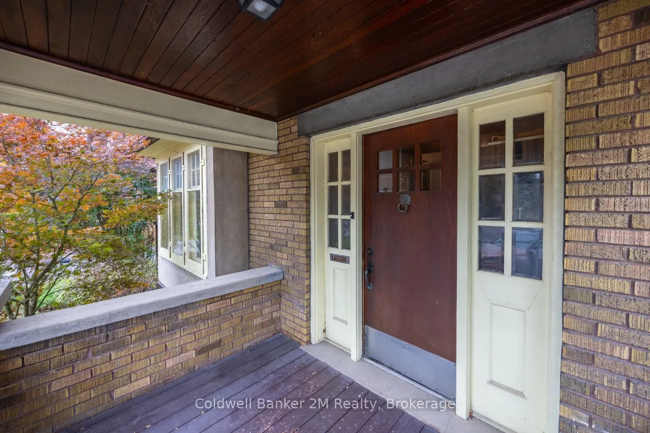 408 Simcoe Street N — photo 2