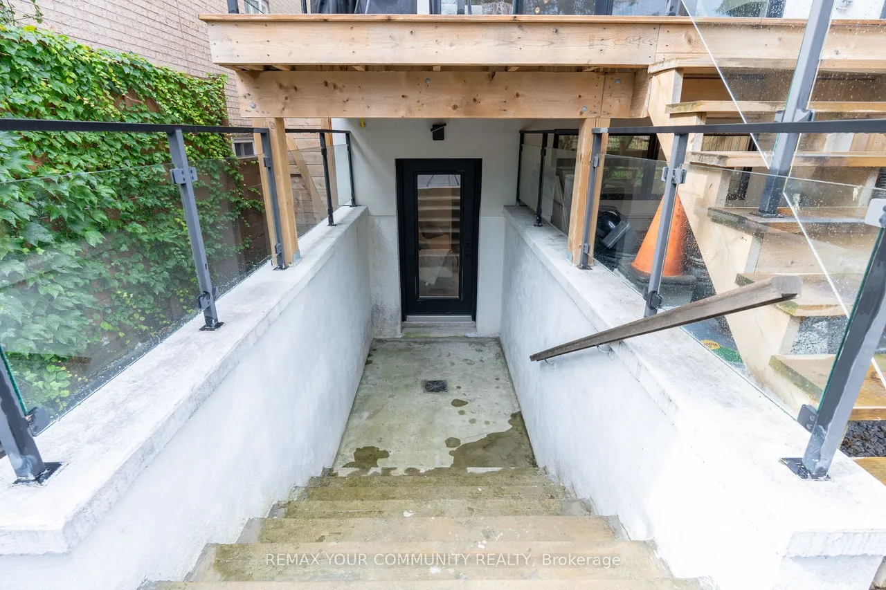 263 Linsmore Crescent — photo 49
