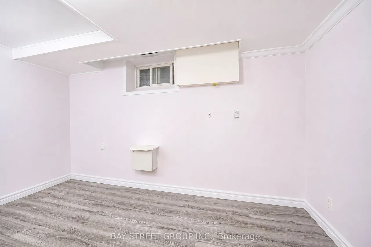 54 Thyra Avenue — photo 30