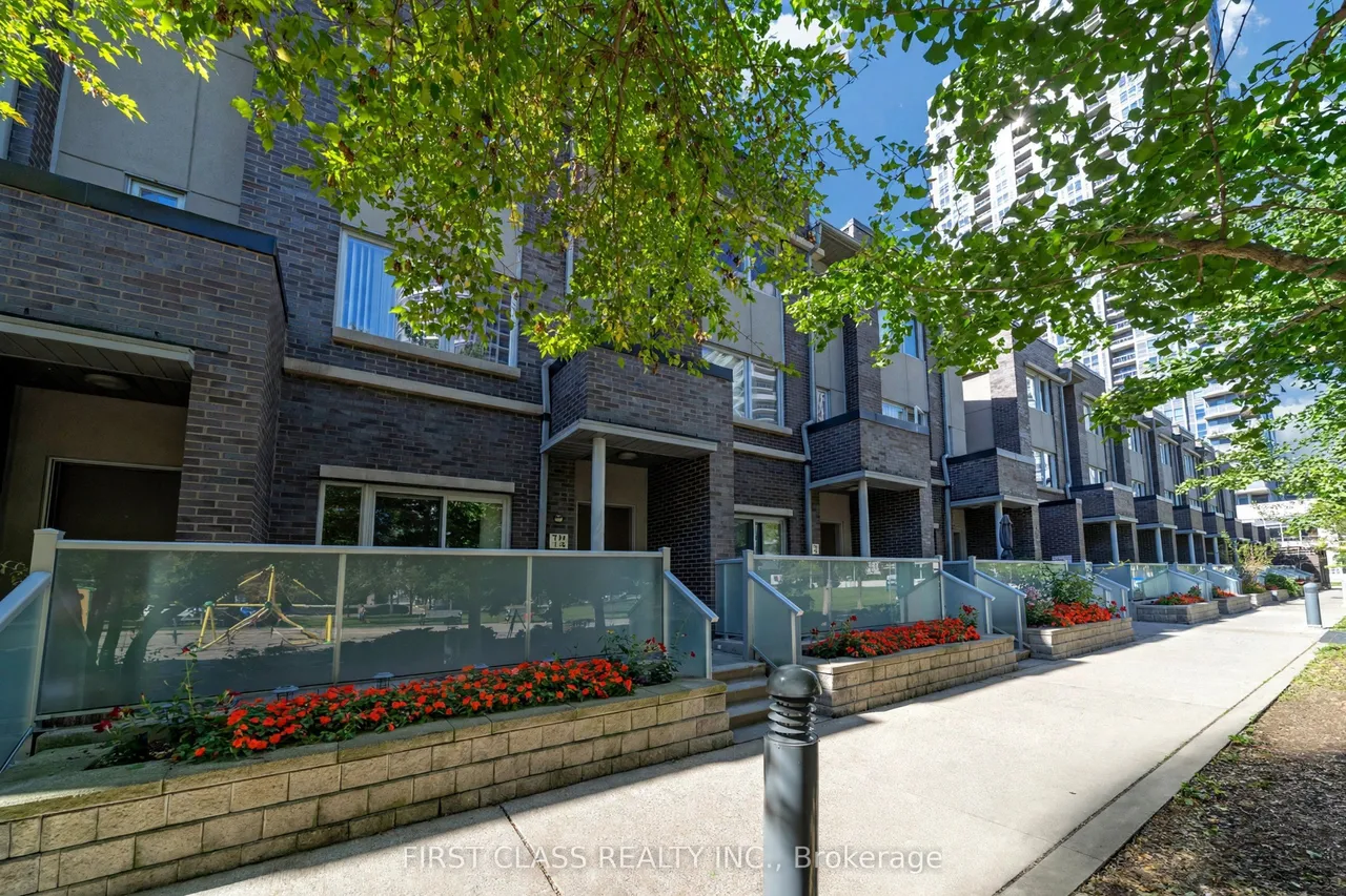 310 Village Green Square, Unit 14 — photo 3