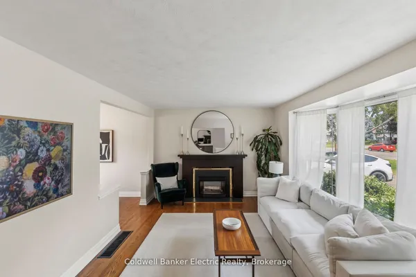 326 Cochrane Street — photo 2