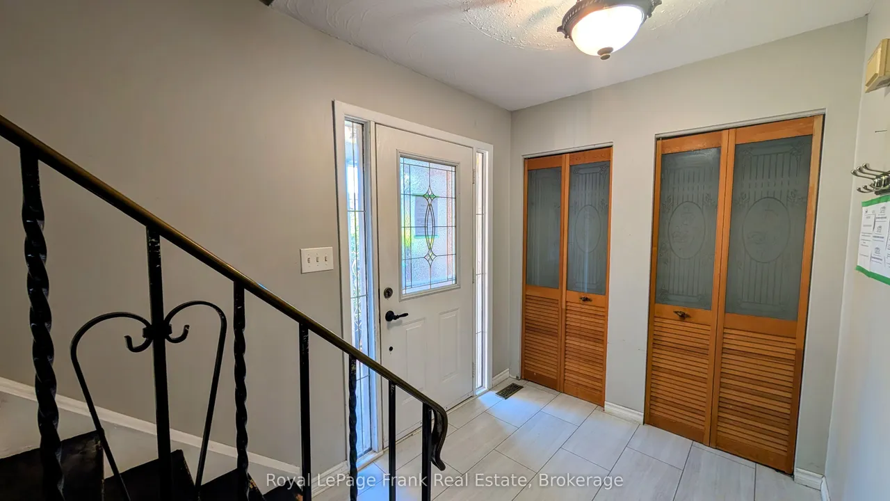 582 Lakeview Avenue — photo 2