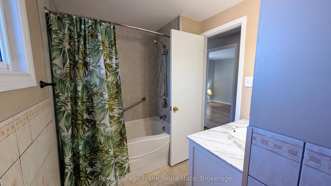 582 Lakeview Avenue — photo 13