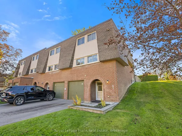 18 Reygate Court, Unit 28 — photo 2