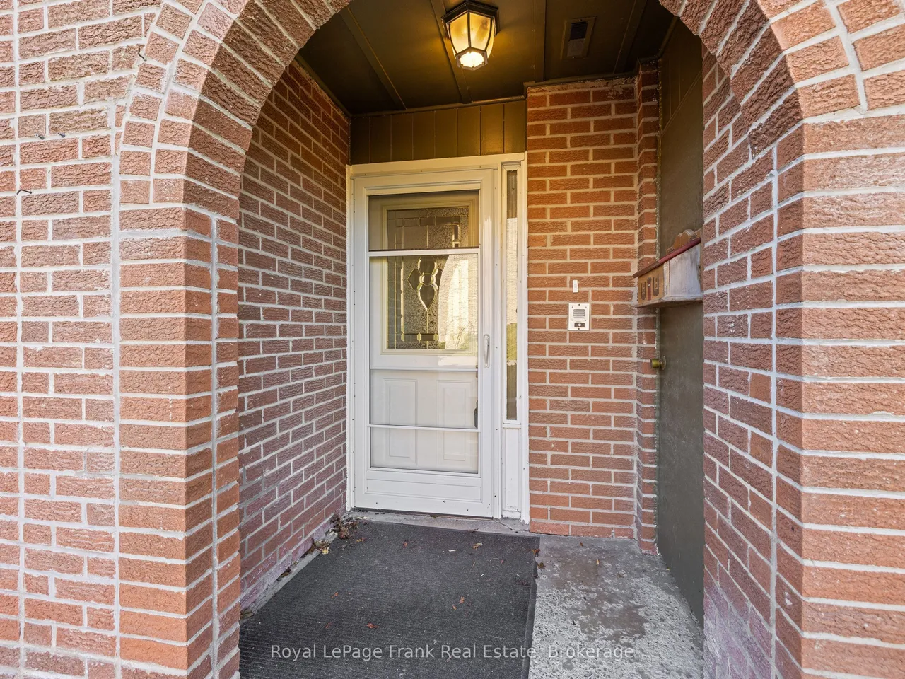 18 Reygate Court, Unit 28 — photo 3