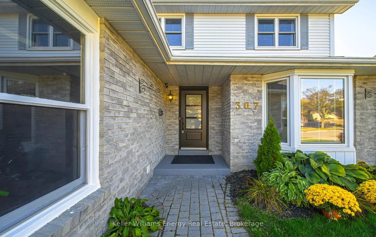 307 Prince Of Wales Drive — photo 3