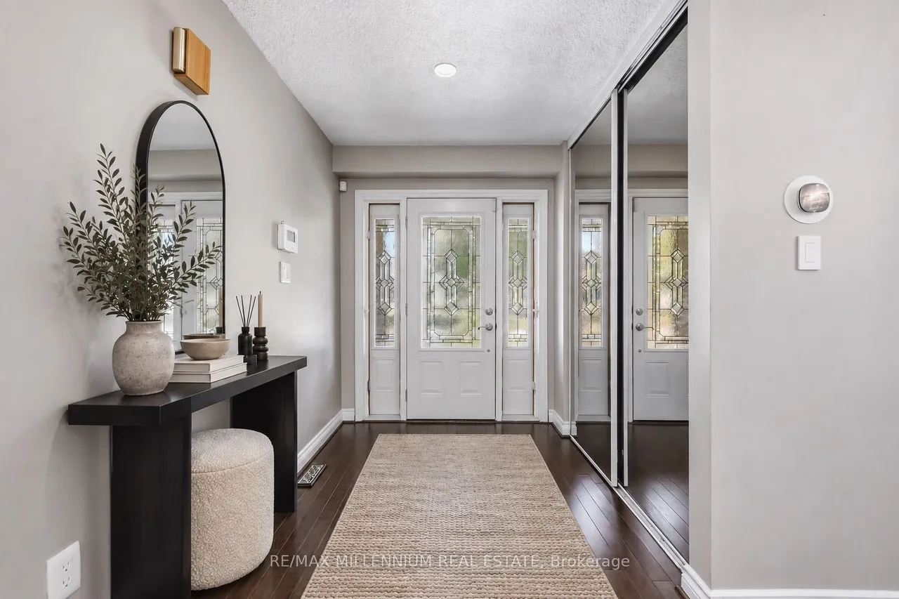 1855 Malden Crescent — photo 3