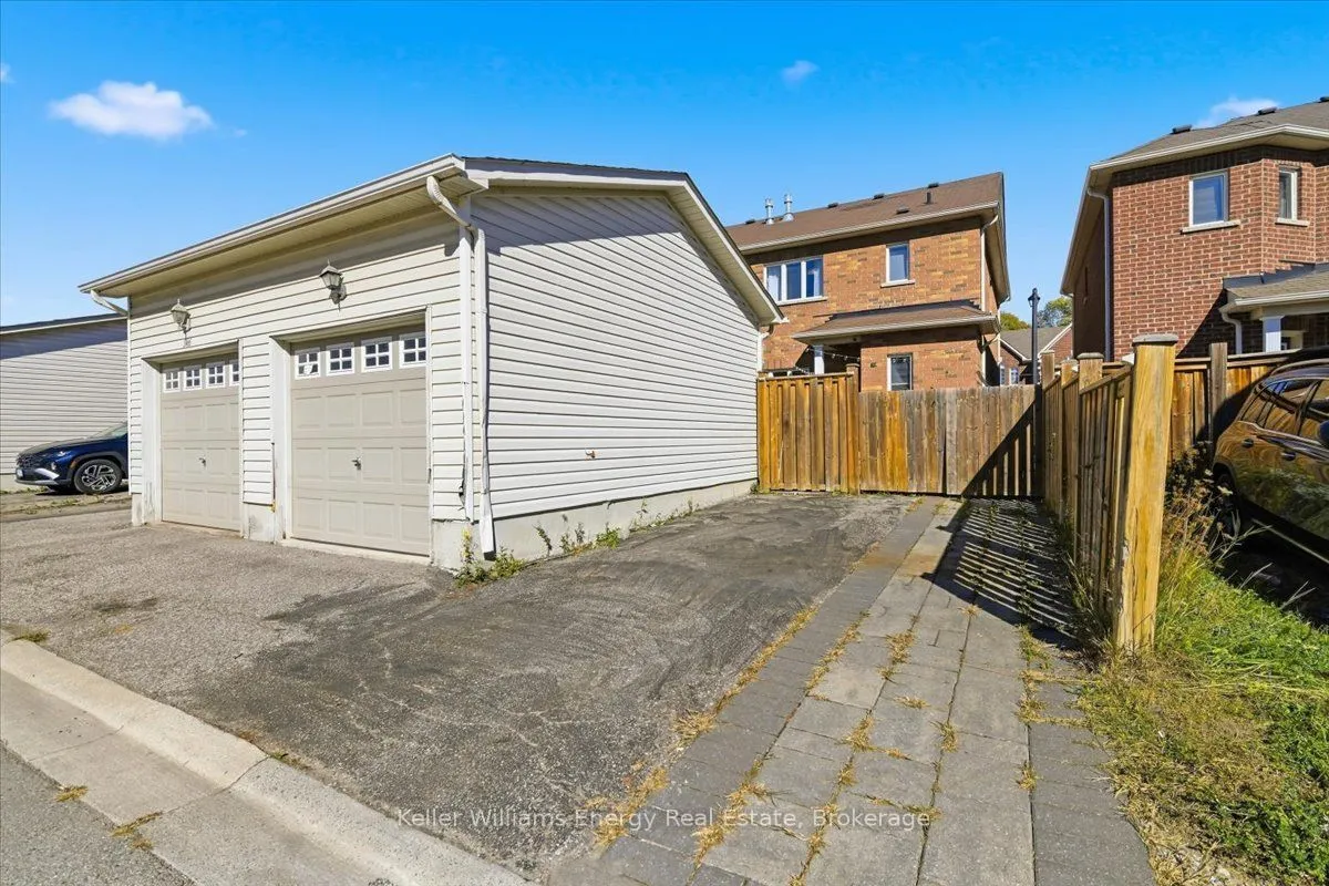 2464 Earl Grey Avenue — photo 28