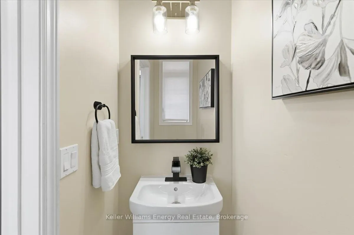 2464 Earl Grey Avenue — photo 3