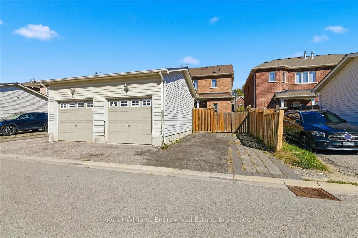 2464 Earl Grey Avenue — photo 27