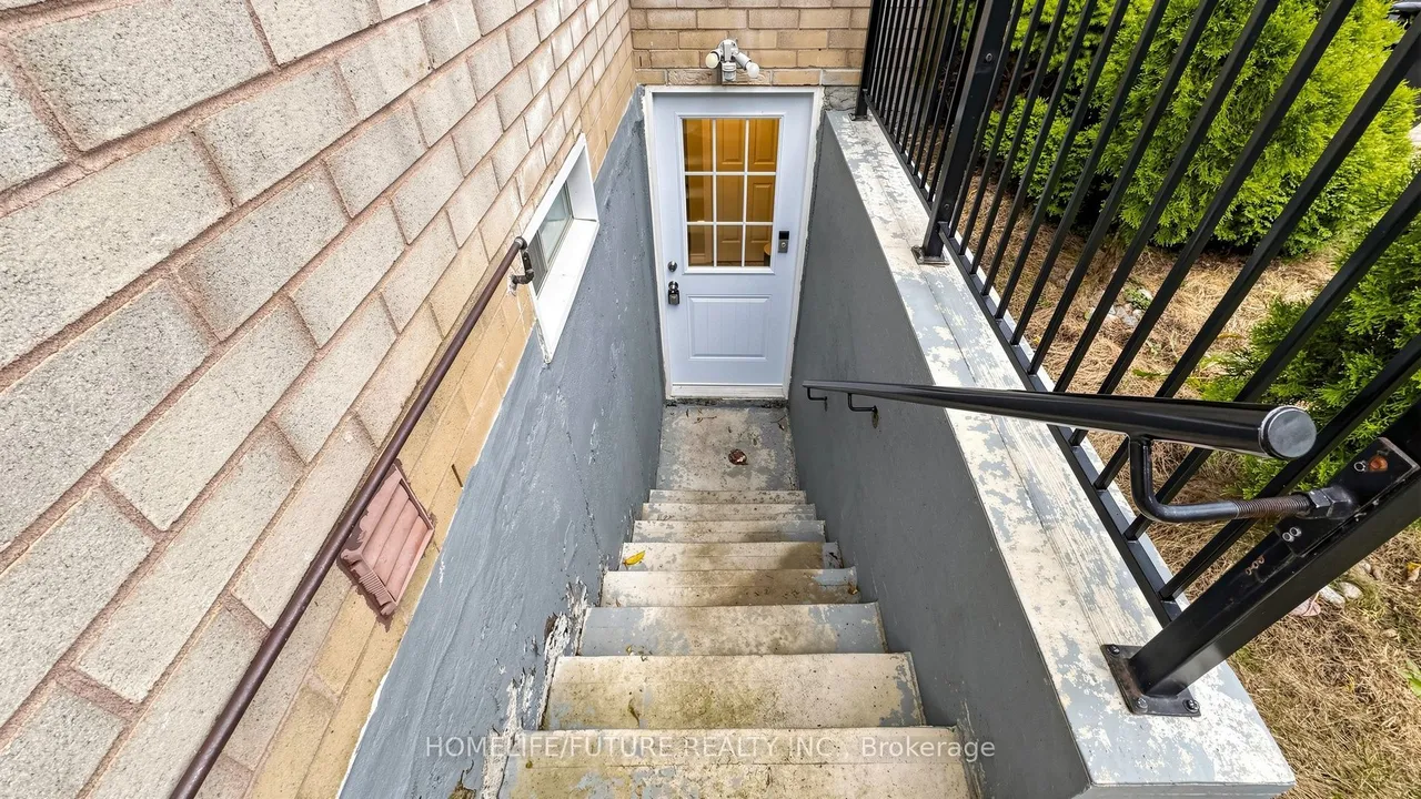 90 Bedell Crescent — photo 50