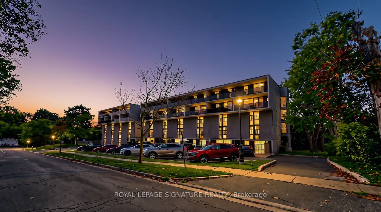 454 Centre Street S, Unit 402
