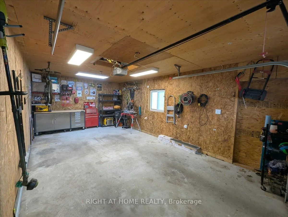 176 Burk Street — photo 42