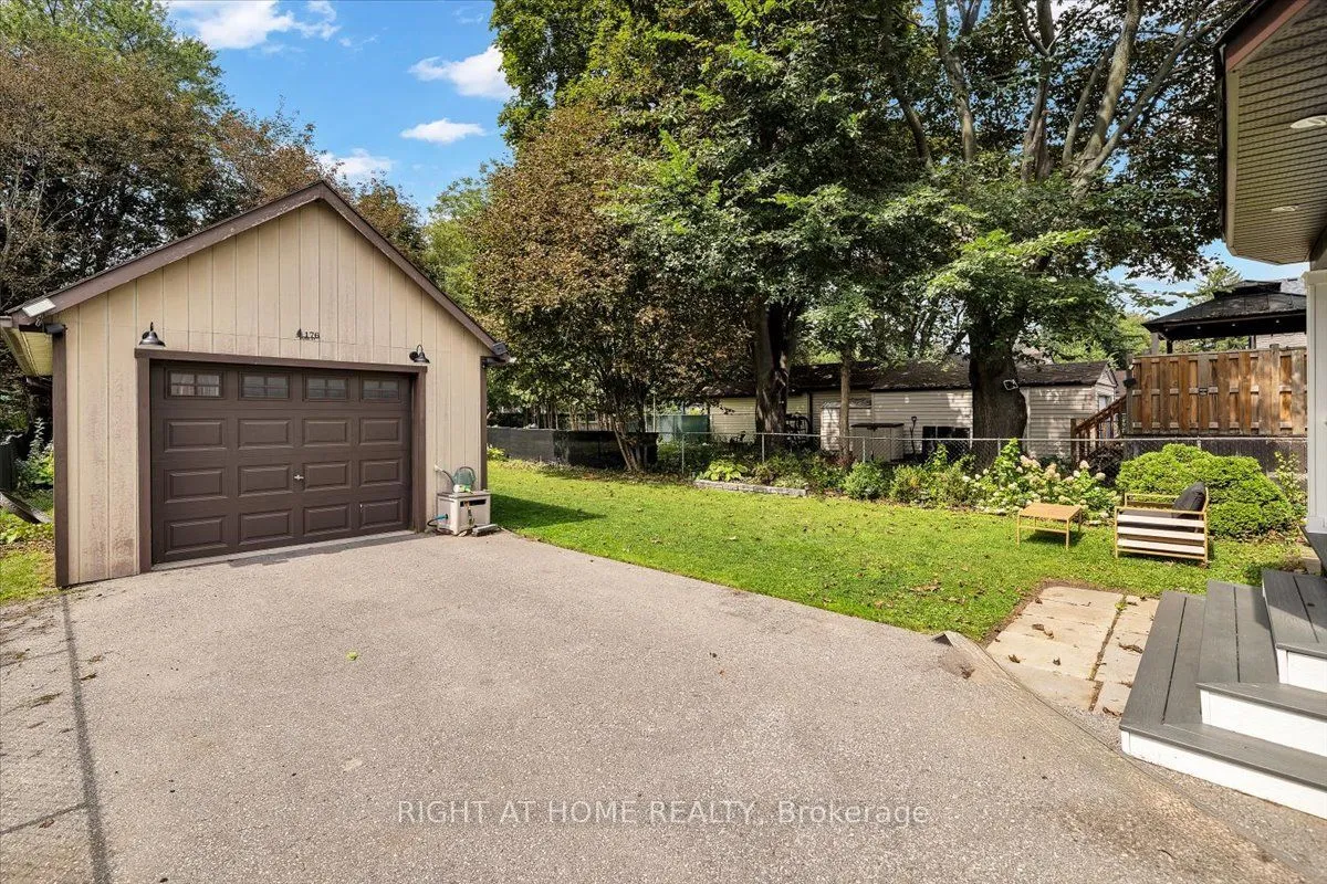176 Burk Street — photo 43