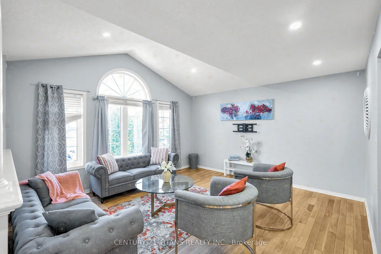 51 Marchwood Crescent — photo 3