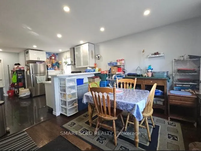 711 Dunlop Street W — photo 2