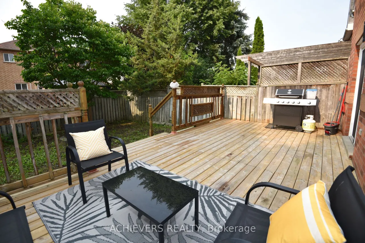 19 Mccullock Crescent — photo 46