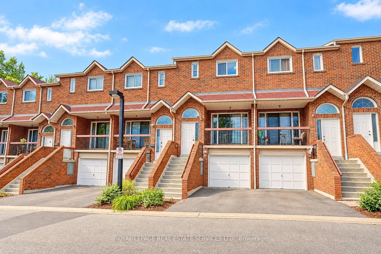10 Reidmount Avenue, Unit 10 — photo 2