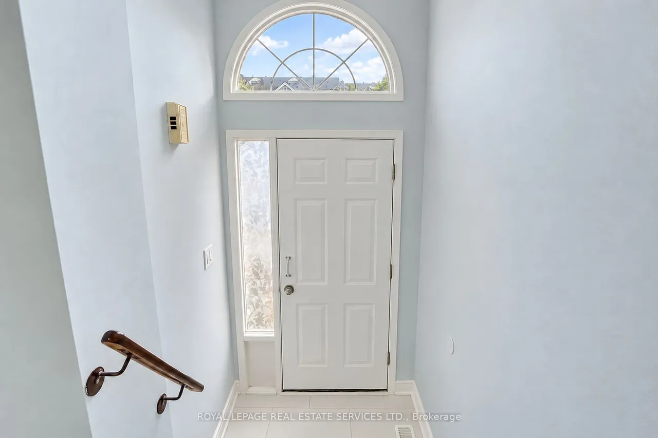 10 Reidmount Avenue, Unit 10 — photo 3