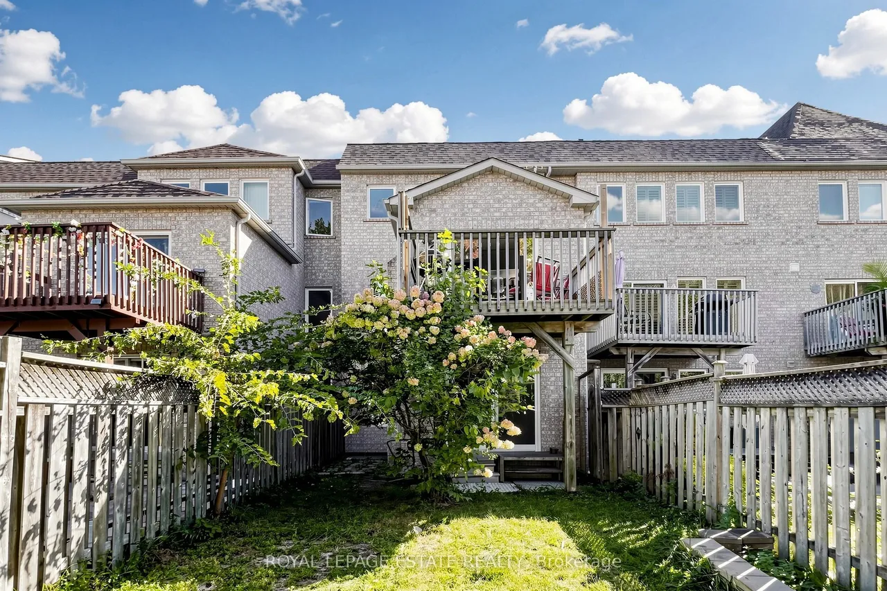 10 Dooley Crescent — photo 31