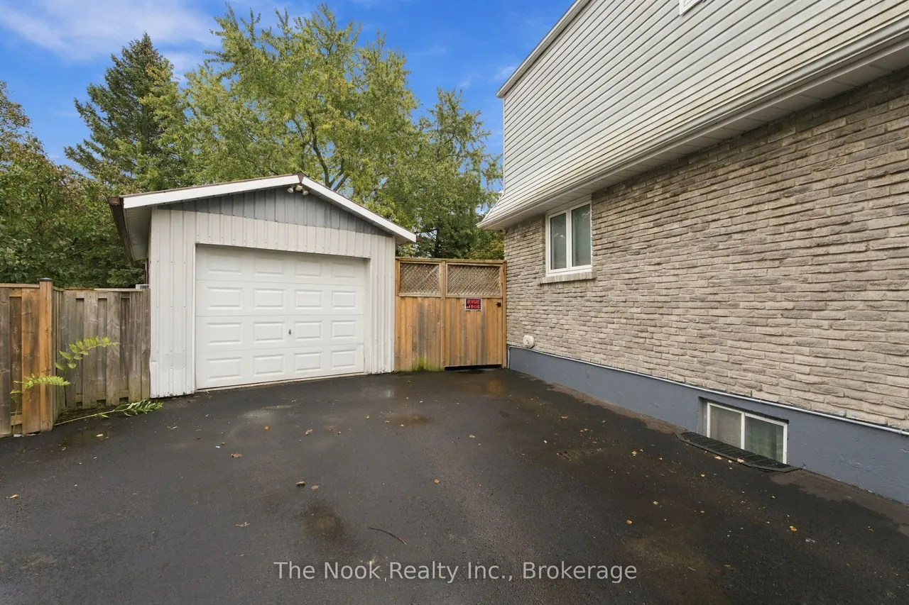 456 Harcourt Drive — photo 3