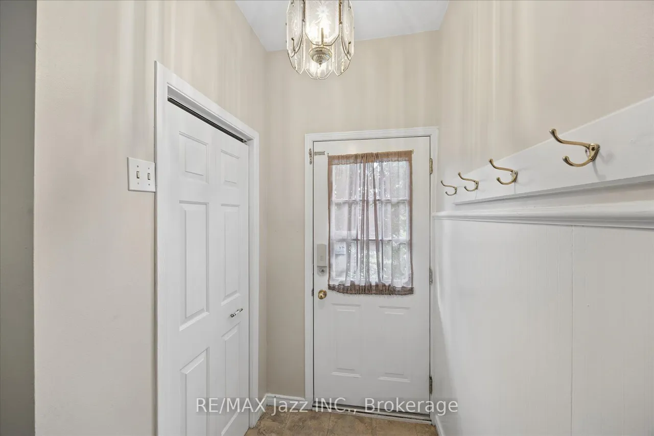 419 Maplewood Drive — photo 3