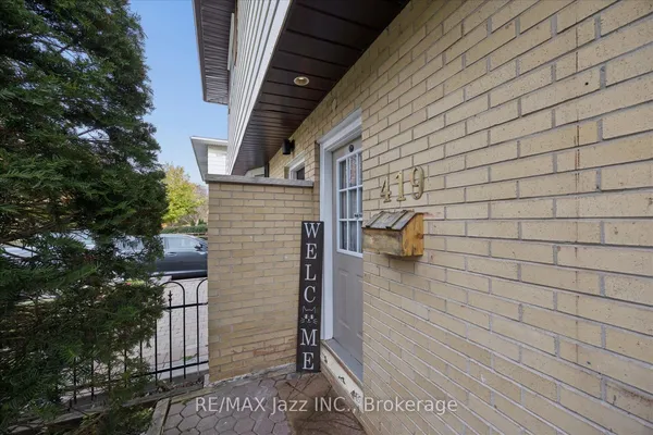 419 Maplewood Drive — photo 2