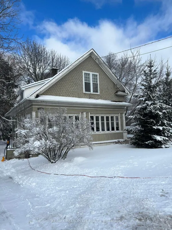 688 King Street W