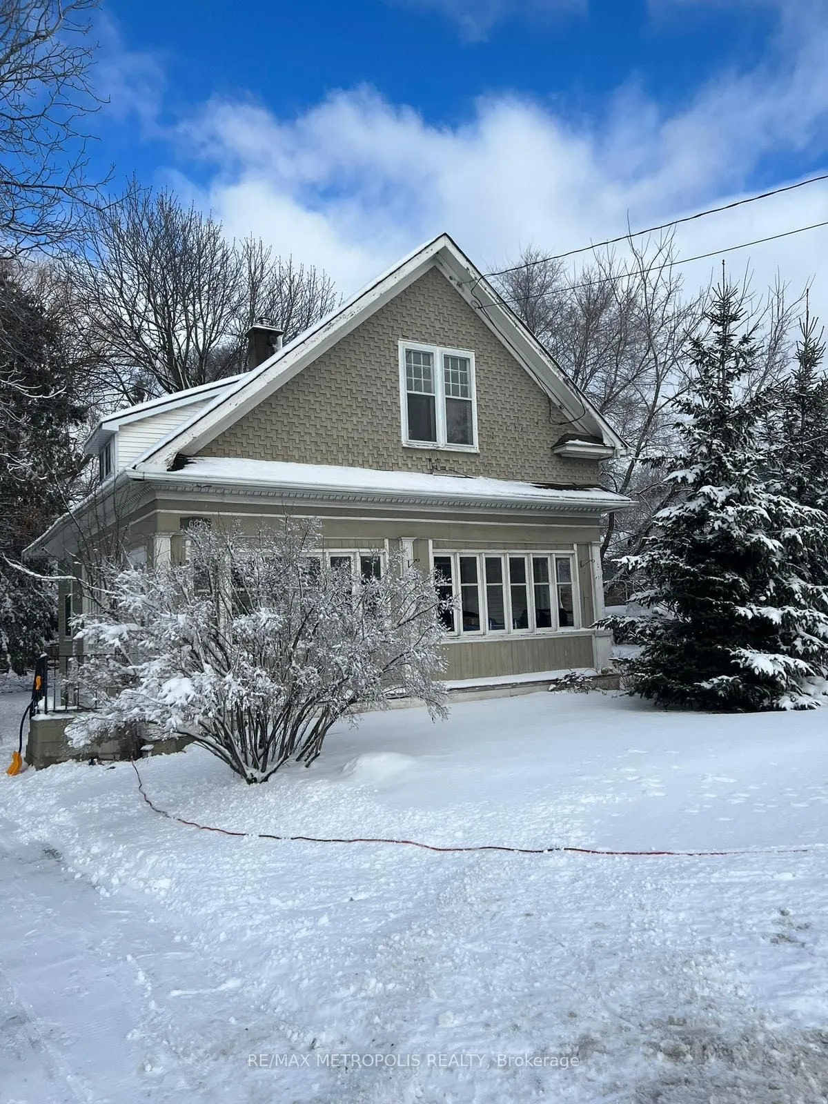 688 King Street W