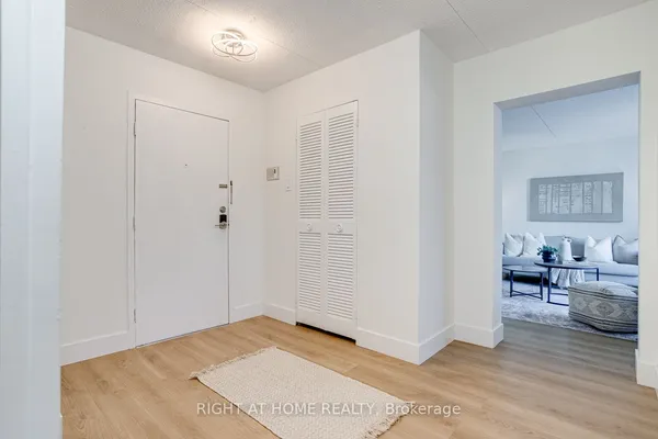 580 Mary Street E, Unit 207