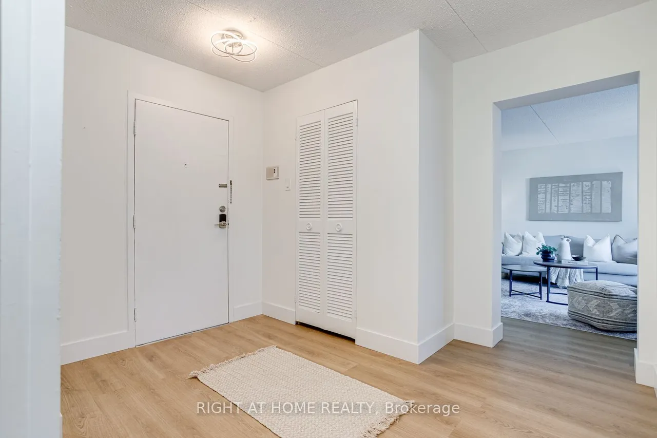580 Mary Street E, Unit 207