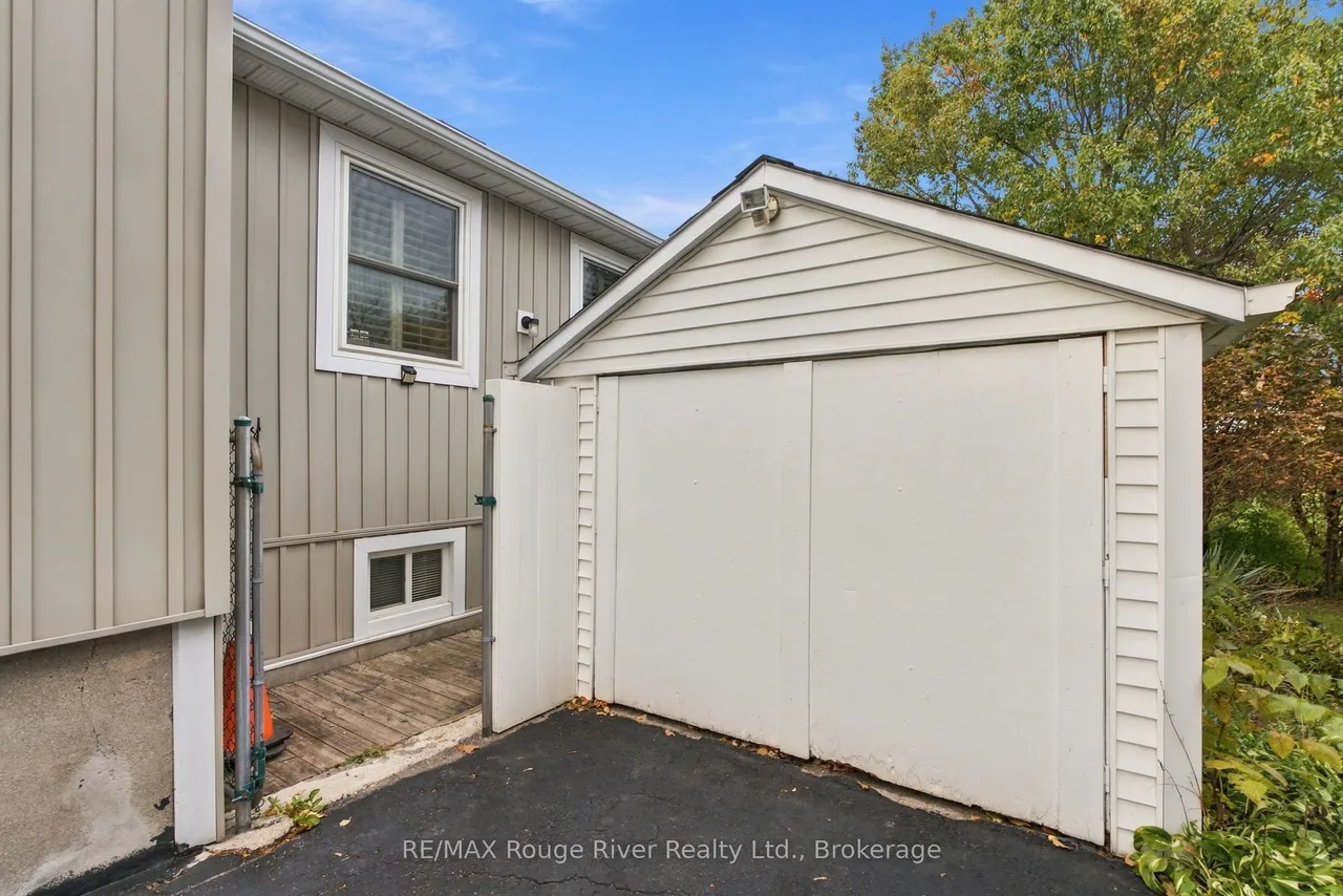 709 Athol Street — photo 39