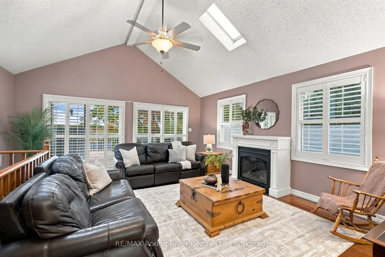 709 Athol Street — photo 3