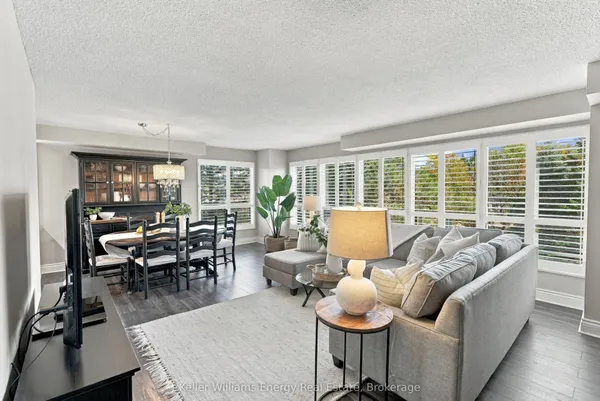 712 Rossland Road E, Unit 302