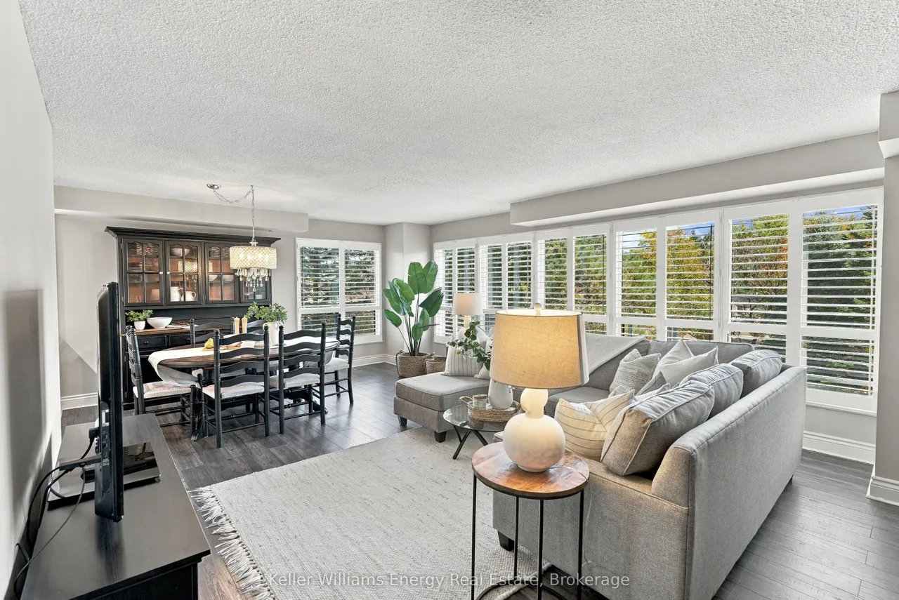 712 Rossland Road E, Unit 302