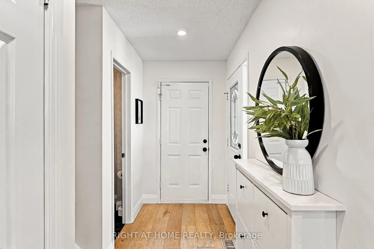 56 Teddington Crescent — photo 3