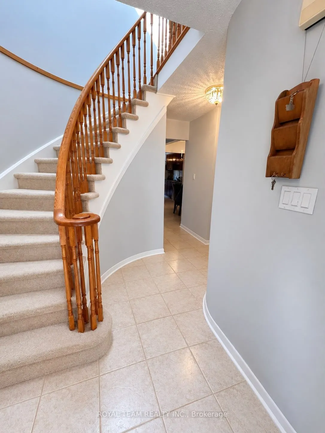 28 Oakmount Crescent — photo 3