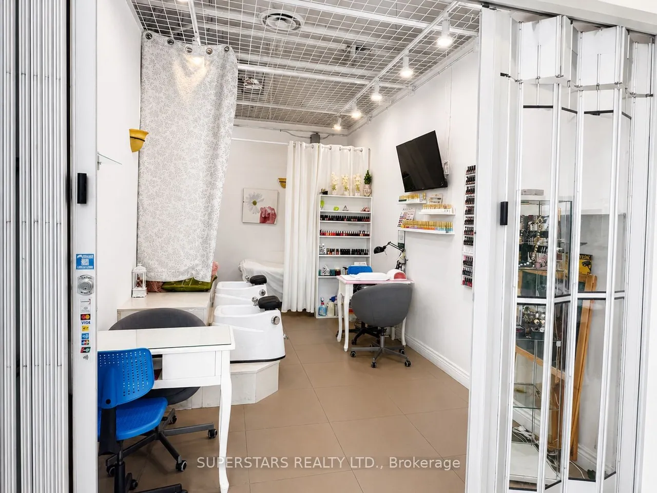 7181 Yonge Street — photo 3