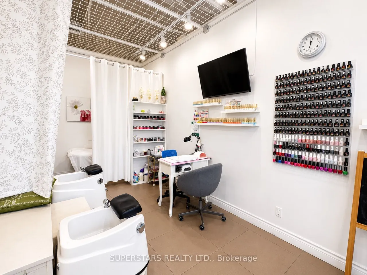 7181 Yonge Street — photo 5