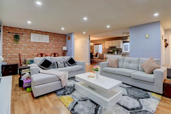 282B Brock Street W — photo 2
