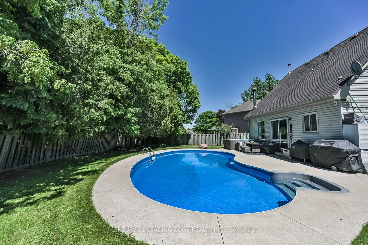 30 McGuire Crescent — photo 39