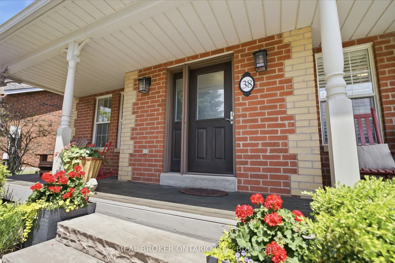 38 Galloway Crescent — photo 3