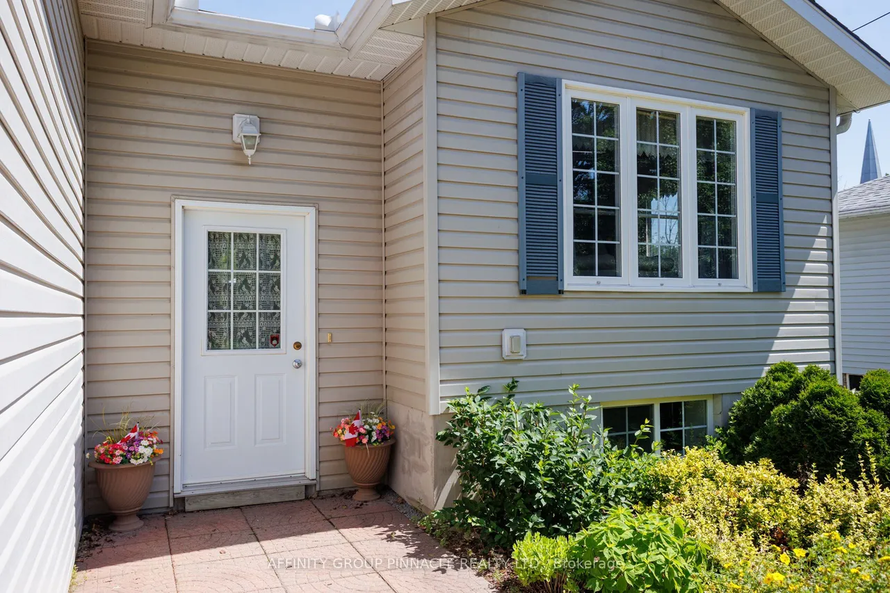 476 Bay Street — photo 3
