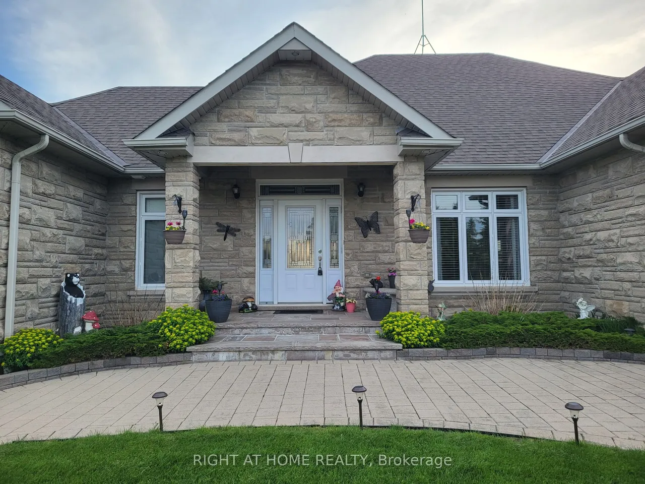 10 Brolley Crescent — photo 3