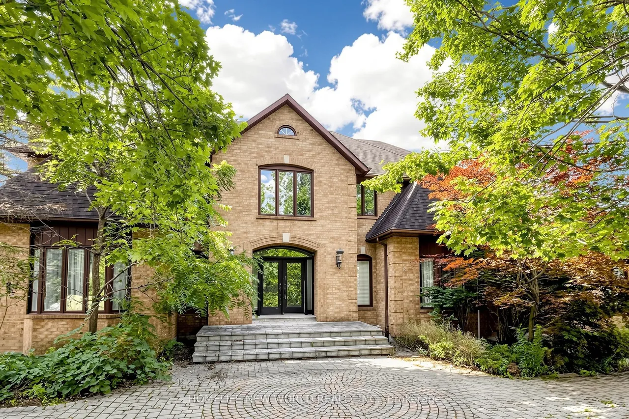 27 Walnut Glen Place