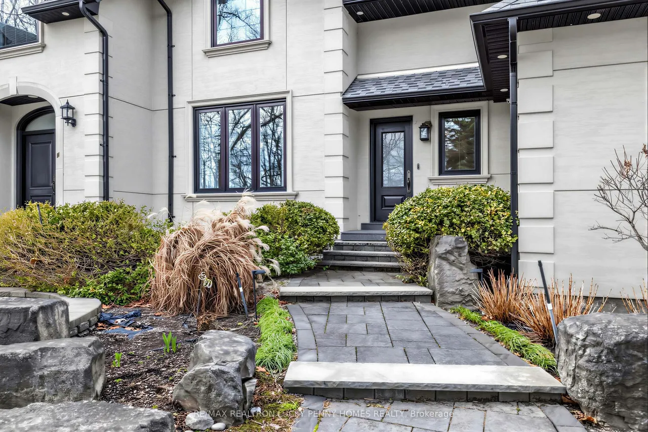 18 Walnut Glen Place — photo 3